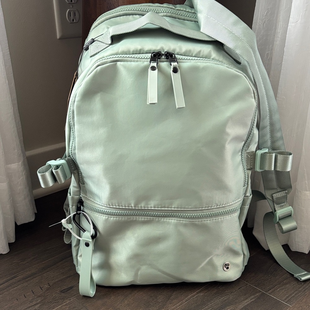 Bearpaw Sage Backpack,15” laptop sleeve,side pockets,3 zip section,adjust straps